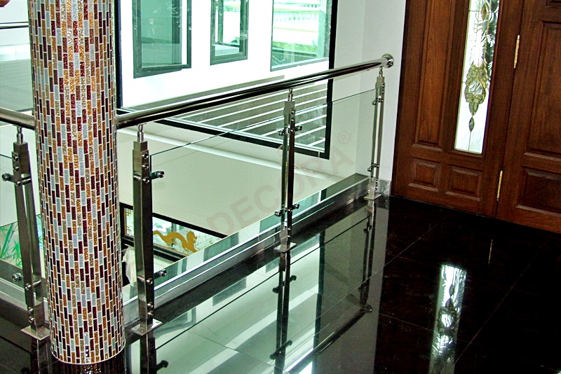 ผลงานราวกันตก ราวระเบียง กระจก BL-604 บ้านคุณศิริวัฒน์ By DECORA