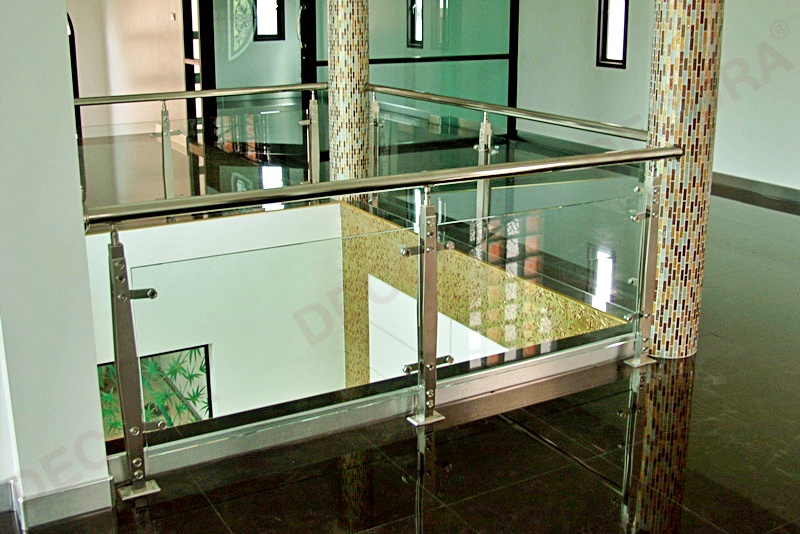 ผลงานราวกันตก ราวระเบียง กระจก BL-604 บ้านคุณศิริวัฒน์ By DECORA