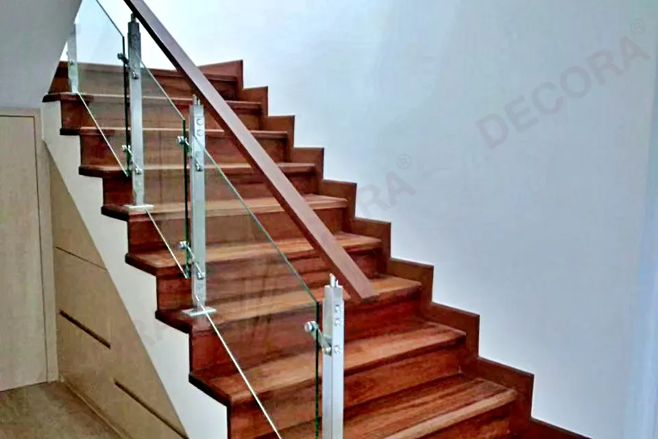 ผลงานการติดตั้งราวบันได ราวกันตก กระจก BL-602-1 บ้านคุณสรวงรัตน์ By DECORA