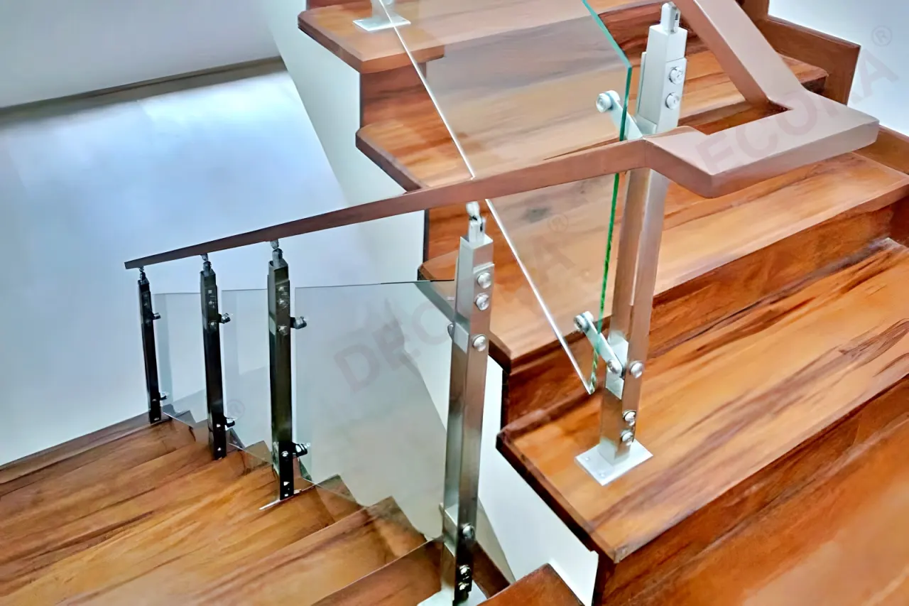 ผลงานการติดตั้งราวบันได ราวกันตก กระจก BL-602-1 บ้านคุณสรวงรัตน์ By DECORA