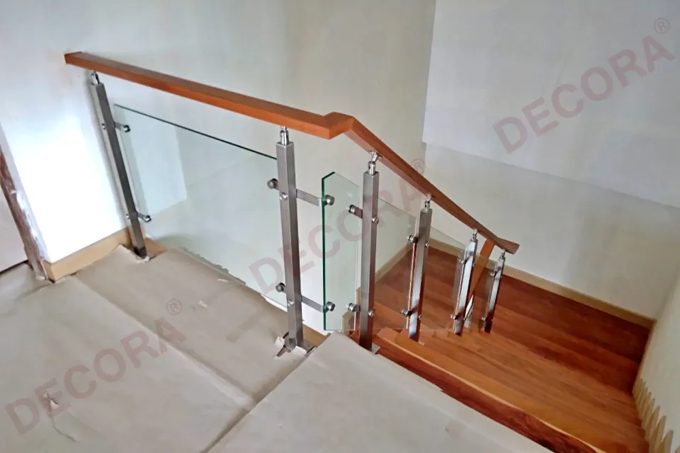 ผลงานการติดตั้งราวบันได ราวระเบียง ราวกันตก BL-611 บ้านคุณนิธิศา By DECORA