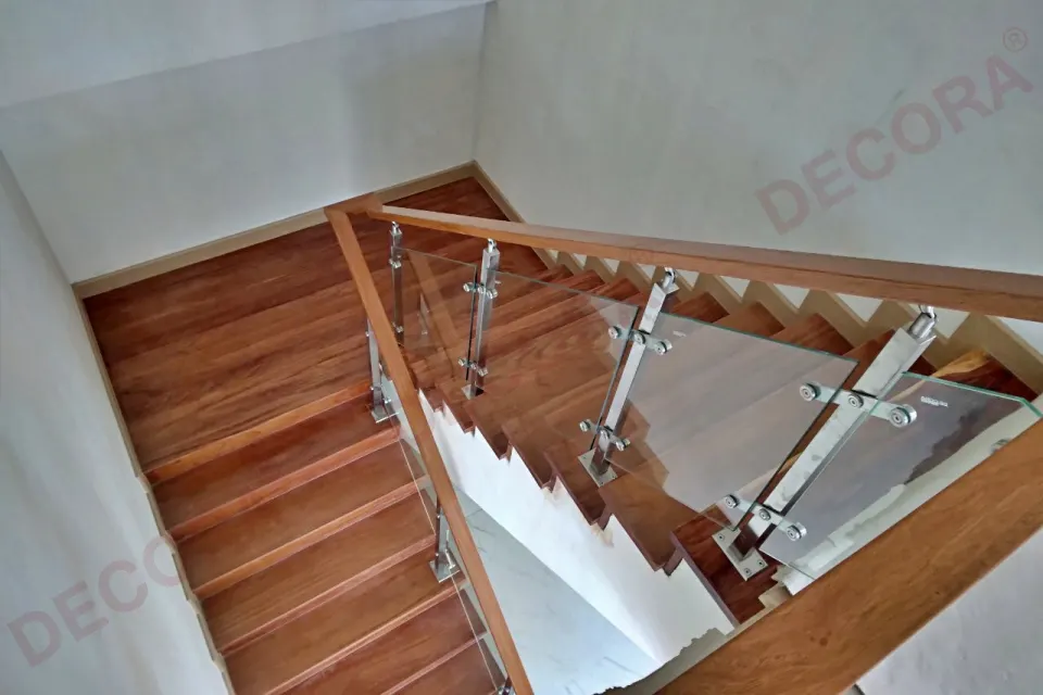 ผลงานการติดตั้งราวบันได ราวระเบียง ราวกันตก BL-611 บ้านคุณนิธิศา By DECORA