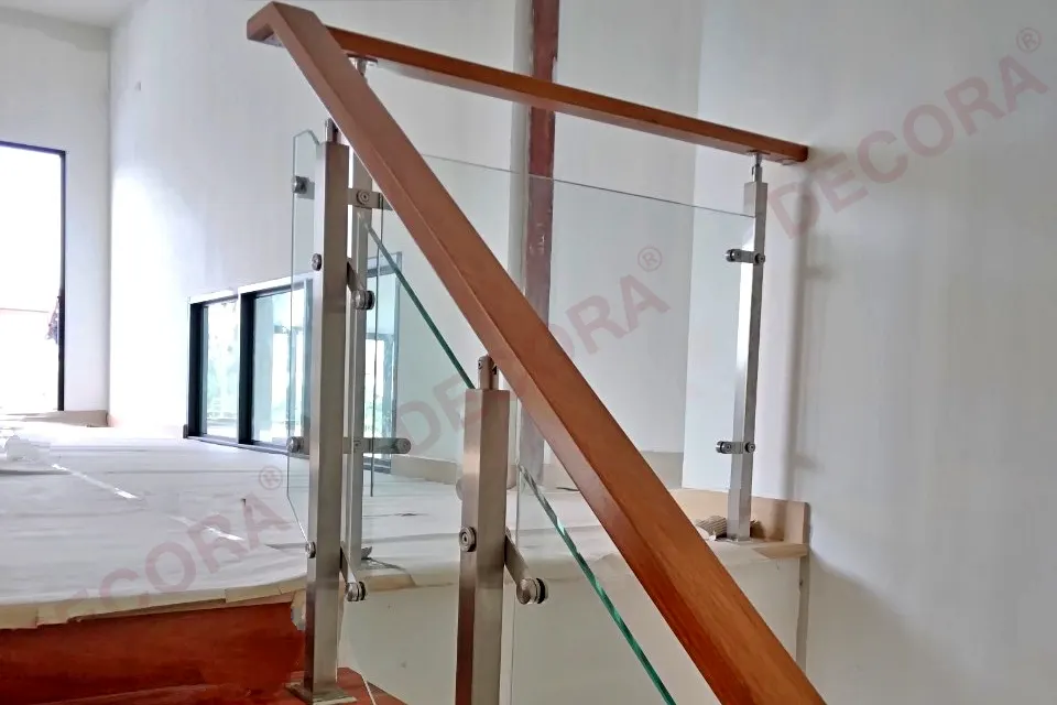 ผลงานการติดตั้งราวบันได ราวระเบียง ราวกันตก BL-611 บ้านคุณนิธิศา By DECORA