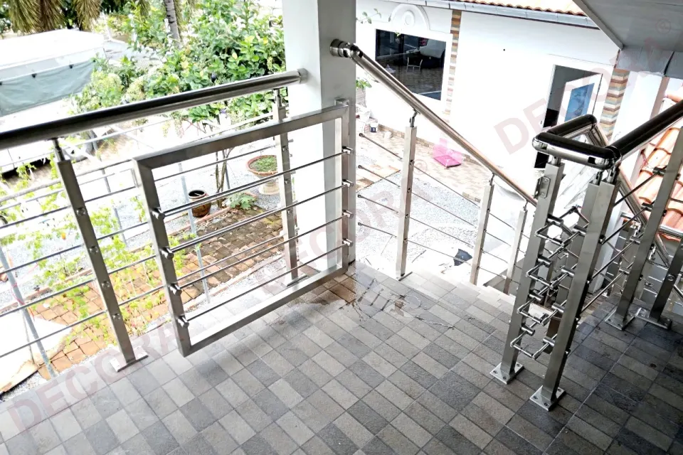 ผลงานการติดตั้งราวบันได ราวระเบียง ราวกันตก BL-611 บ้านคุณสิงห์ขร By DECORA