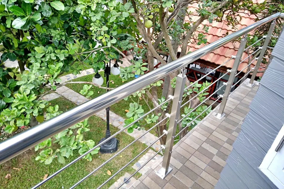 ผลงานการติดตั้งราวบันได ราวระเบียง ราวกันตก BL-611 บ้านคุณสิงห์ขร By DECORA