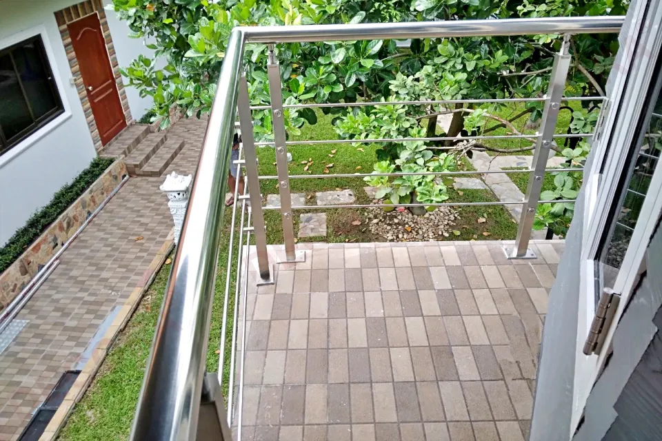 ผลงานการติดตั้งราวบันได ราวระเบียง ราวกันตก BL-611 บ้านคุณสิงห์ขร By DECORA