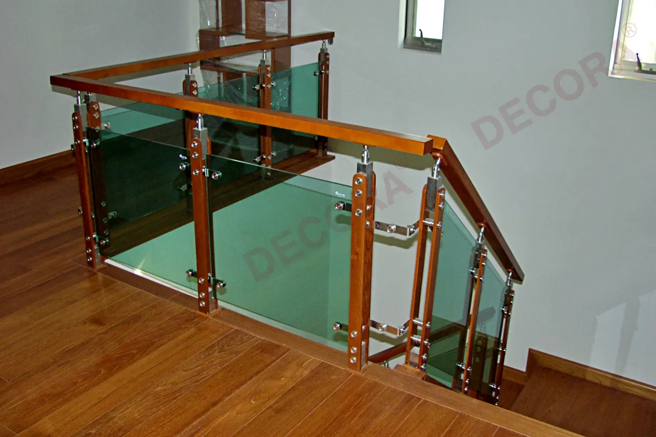 ผลงานการติดตั้งราวบันได ราวระเบียง ราวกันตก กระจก BL-511 บ้านคุณนพพร By DECORA