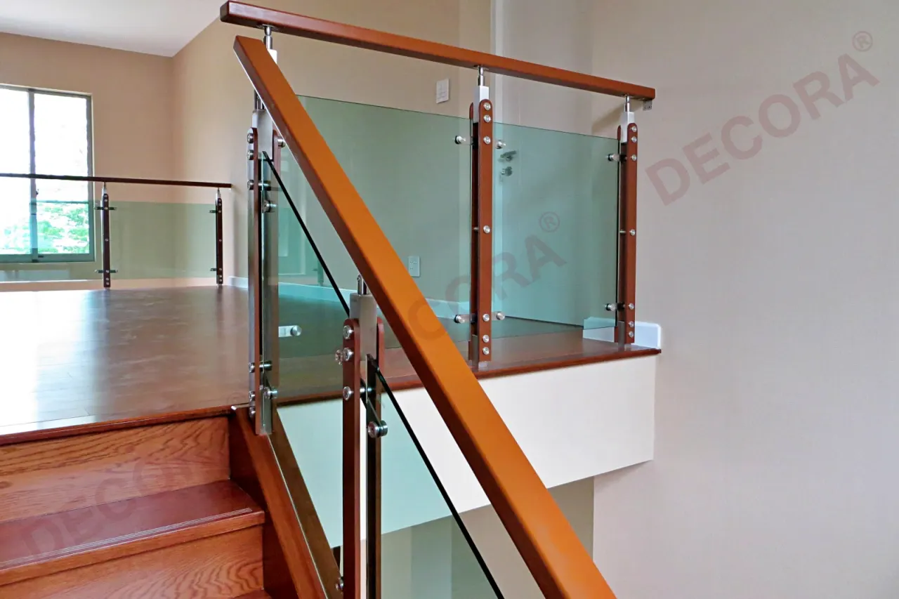 ผลงานการติดตั้งราวบันได ราวระเบียง ราวกันตก กระจก BL-511 บ้านพักย่านรามอินทรา By DECORA