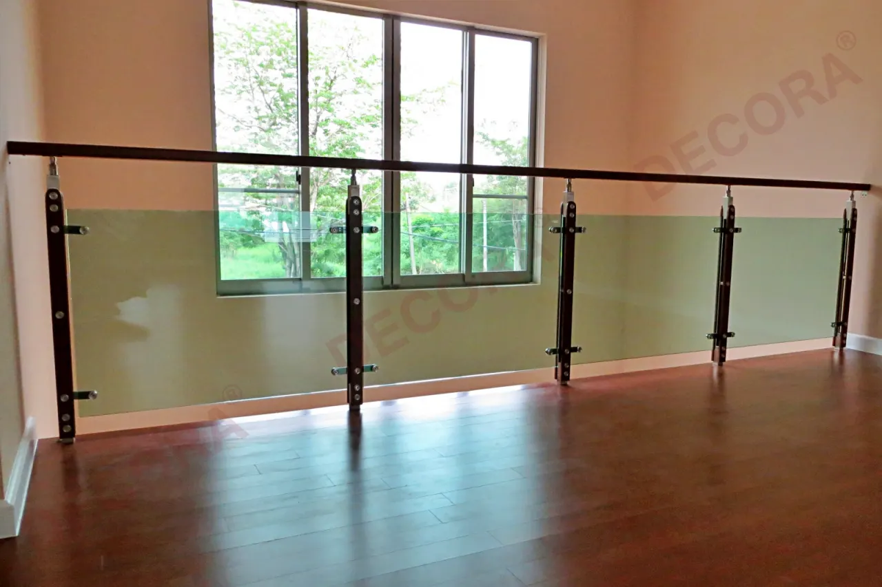 ผลงานการติดตั้งราวบันได ราวระเบียง ราวกันตก กระจก BL-511 บ้านพักย่านรามอินทรา By DECORA