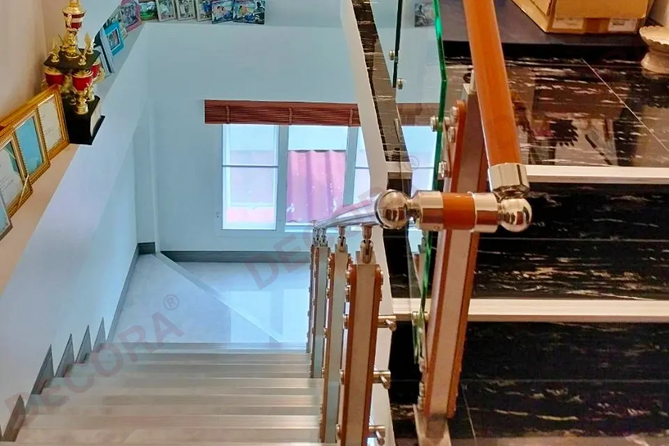 ผลงานการติดตั้งราวบันได ราวระเบียง ราวกันตก สเตนเลส BL-527 อาคารยูเรนัส By DECORA