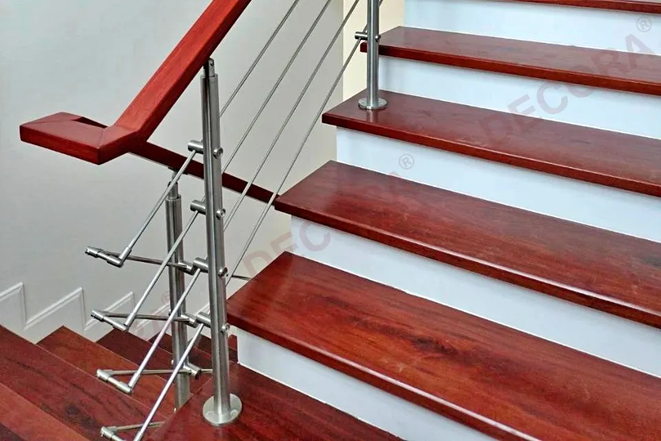 ผลงานการติดตั้งราวบันได ราวระเบียง ราวกันตก สเตนเลส BL-619 บ้านพักย่านอารีย์ By DECORA