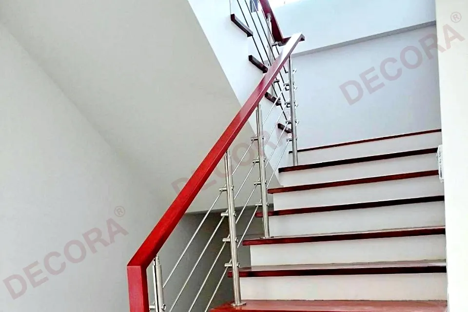 ผลงานการติดตั้งราวบันได ราวระเบียง ราวกันตก สเตนเลส BL-619 บ้านพักย่านอารีย์ By DECORA