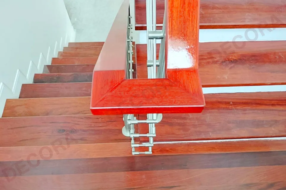 ผลงานการติดตั้งราวบันได ราวระเบียง ราวกันตก สเตนเลส BL-619 บ้านพักย่านอารีย์ By DECORA