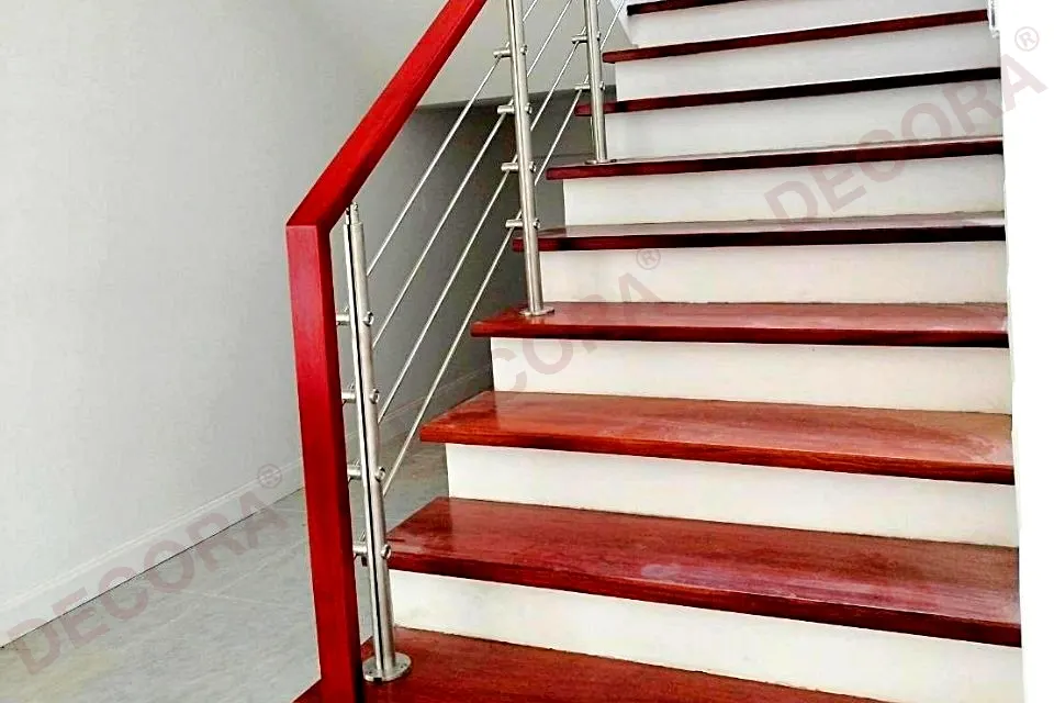 ผลงานการติดตั้งราวบันได ราวระเบียง ราวกันตก สเตนเลส BL-619 บ้านพักย่านอารีย์ By DECORA