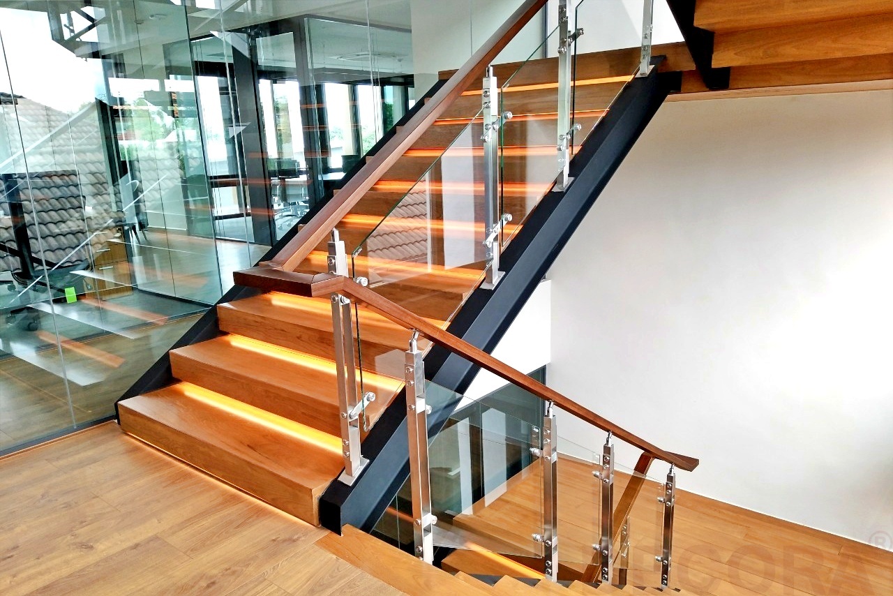 ผลงานติดตั้ง ราวบันได ราวระเบียง ราวกันตก เสาสเตนเลสแบบกระจก - DECORA