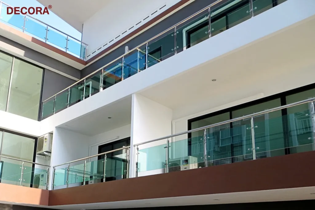 ราวระเบียง ราวกันตกกระจก