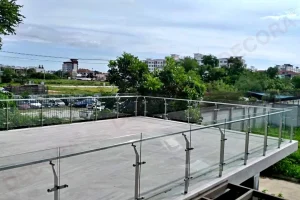 ผลงานการติดตั้ง ราวกันตก ราวระเบียง กระจก BL-711 บ้านคุณพิชญุทธ By DECORA