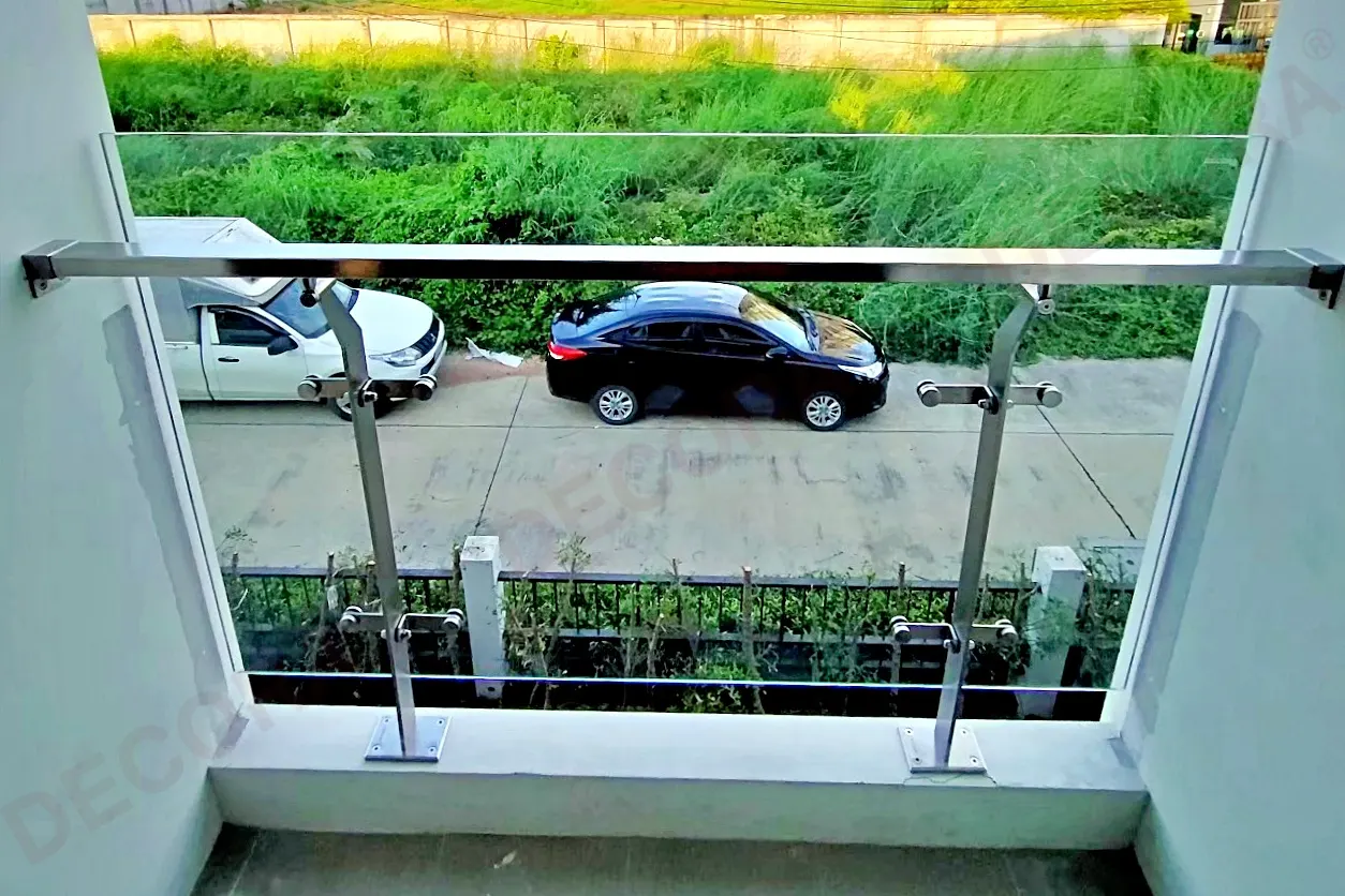 ผลงานการติดตั้ง ราวกันตก ราวระเบียง กระจก BL-711 บ้านคุณพิชญุทธ By DECORA