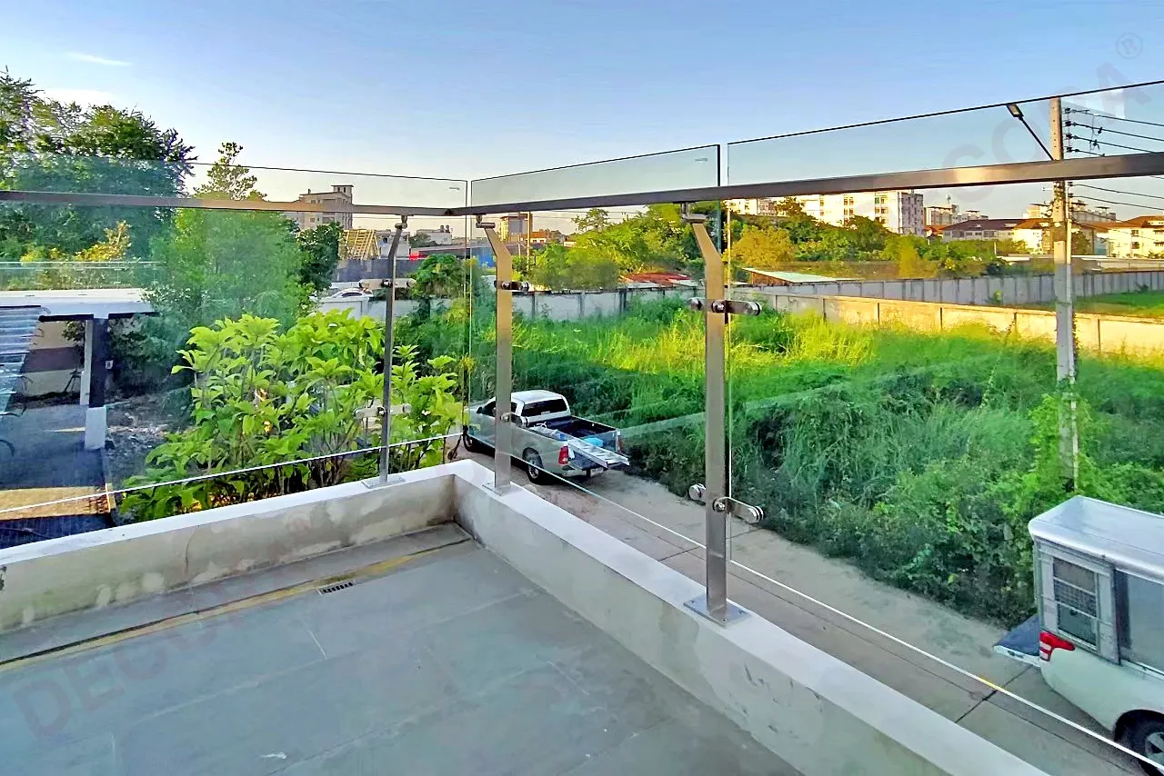 ผลงานการติดตั้ง ราวกันตก ราวระเบียง กระจก BL-711 บ้านคุณพิชญุทธ By DECORA