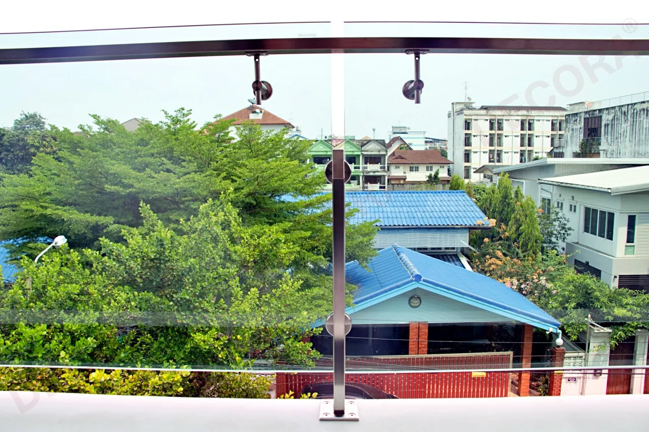 ผลงานการติดตั้งราวกันตก ราวระเบียง กระจก BL-623 บ้านคุณชุมเดช By DECORA