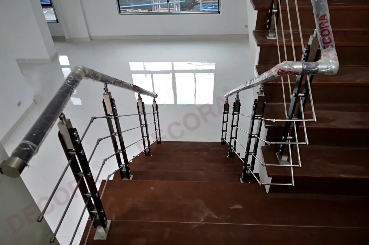 ผลงานการติดตั้งราวบันได ราวระเบียง ราวกันตก BL-517 บ้านคุณเกศณี By DECORA