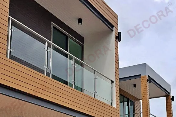 ผลงานการติดตั้งราวระเบียง ราวกันตก กระจก BL-611 บ้านคุณญัฐภูมิ By DECORA