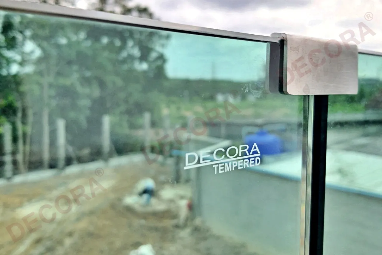 ผลงานการติดตั้งราวระเบียง ราวกันตก กระจก GL-04 บ้านคุณดนุเดช By DECORA