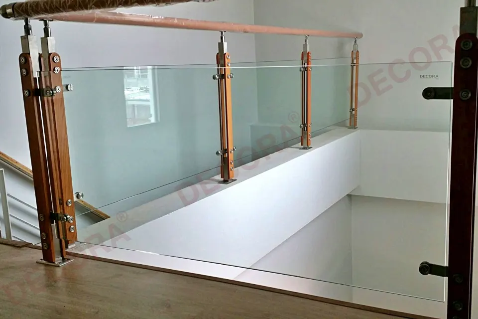 ผลงานการติดตั้งราวระเบียง ราวกันตก กระจก BL-511 The Green สัตหีบ By DECORA