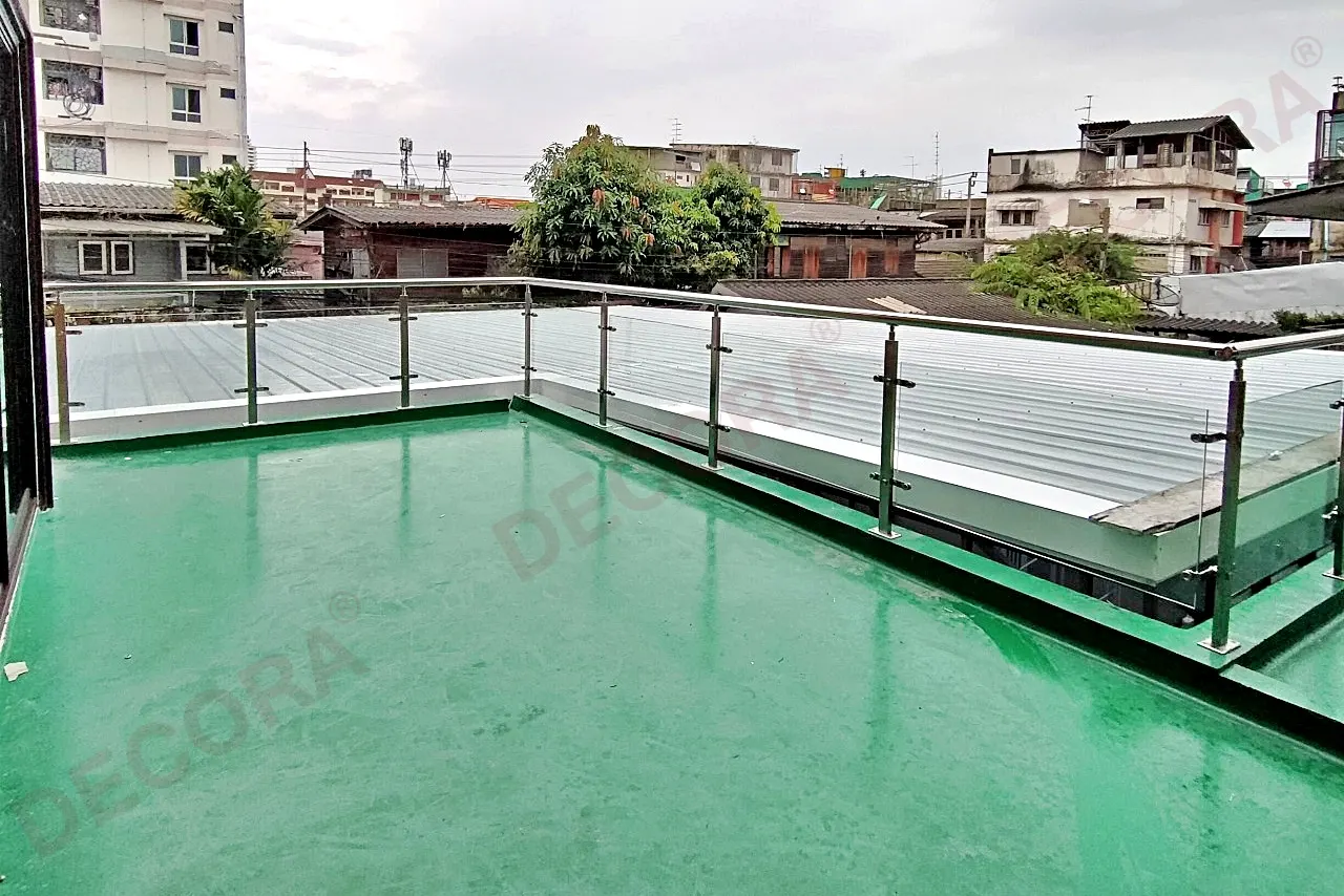 ผลงานการติดตั้งราวระเบียง ราวกันตก กระจก BL-613 บริษัท ฉอยชิว จำกัด By DECORA