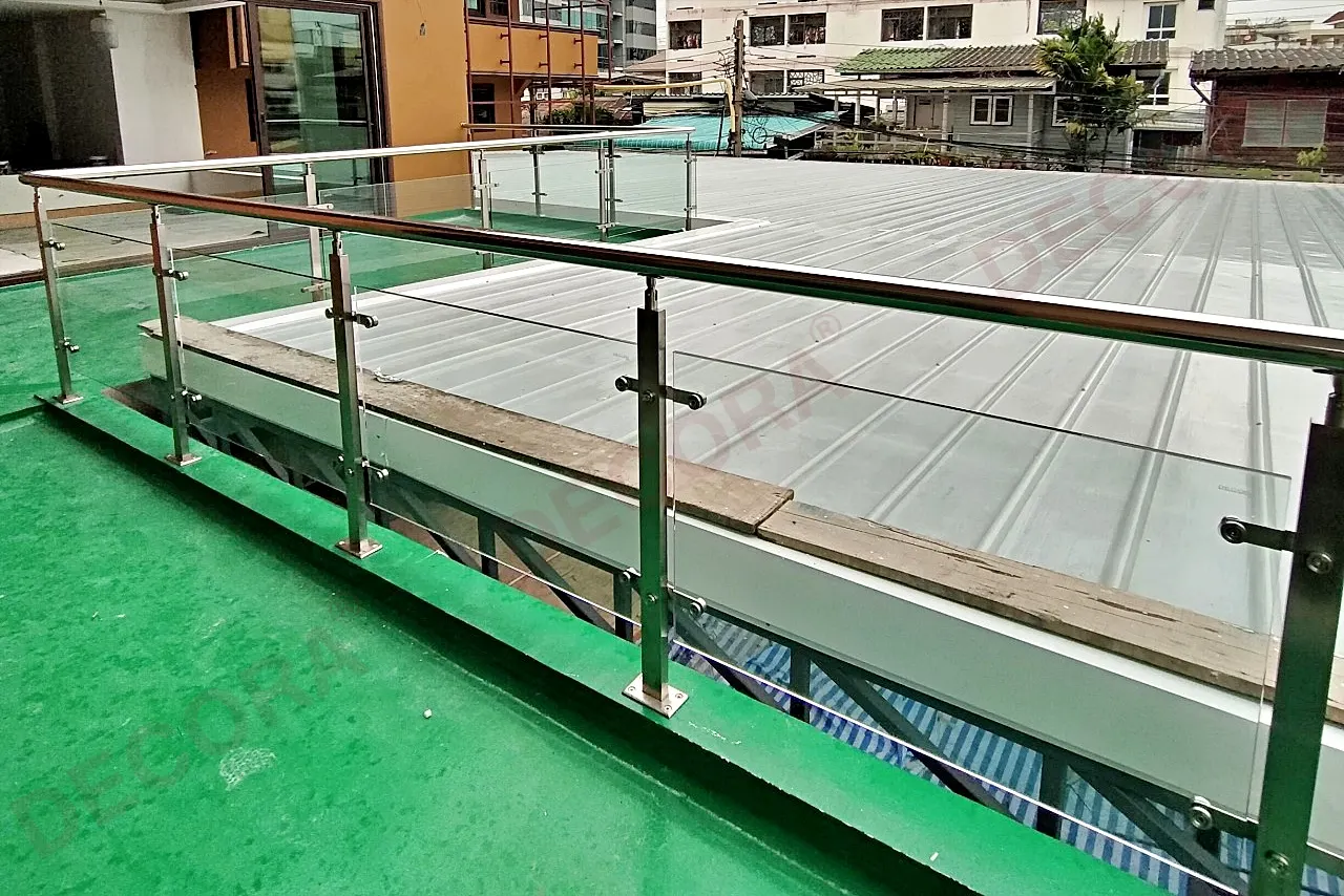 ผลงานการติดตั้งราวระเบียง ราวกันตก กระจก BL-613 บริษัท ฉอยชิว จำกัด By DECORA