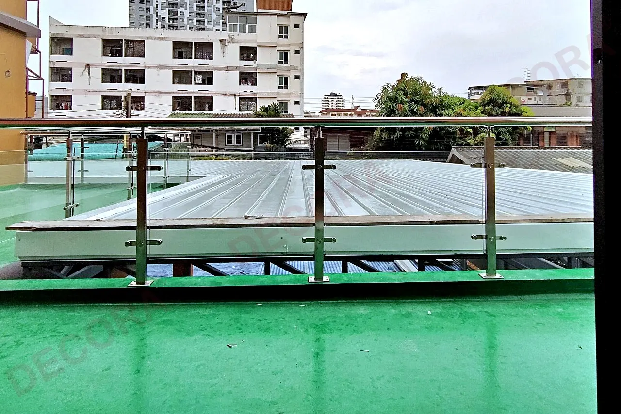 ผลงานการติดตั้งราวระเบียง ราวกันตก กระจก BL-613 บริษัท ฉอยชิว จำกัด By DECORA