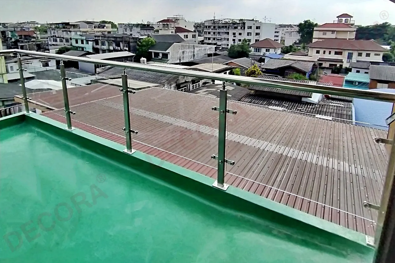 ผลงานการติดตั้งราวระเบียง ราวกันตก กระจก BL-613 บริษัท ฉอยชิว จำกัด By DECORA