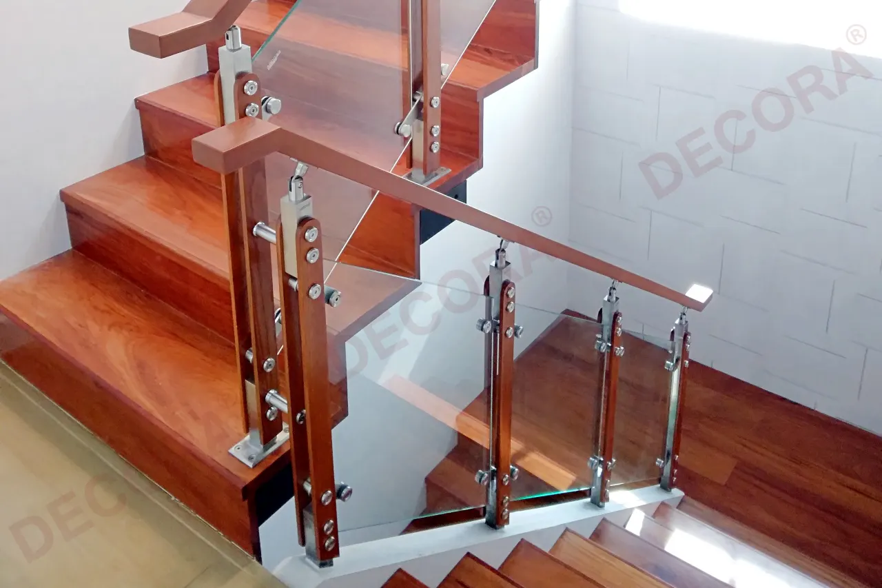 ผลงานการติดตั้งราวบันได ราวระเบียง ราวกันตก กระจก BL-511 บ้านคุณวินิตา By DECORA